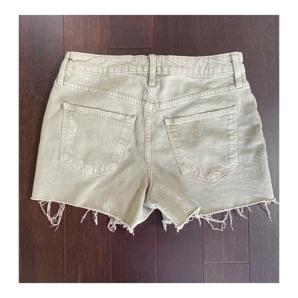 Distressed shorts - Picture 2 of 3